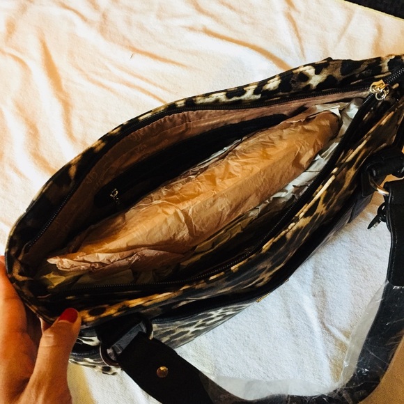 Leopard print tote with zippered back pocket - Picture 5 of 8